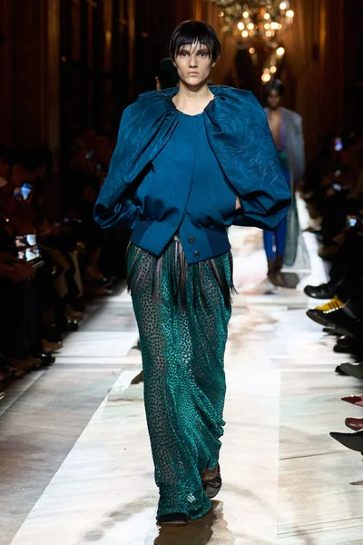 Look 44